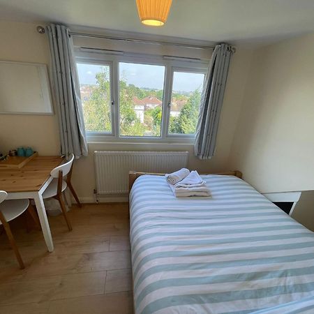 Hotel Velvet Whetstone Esterno foto